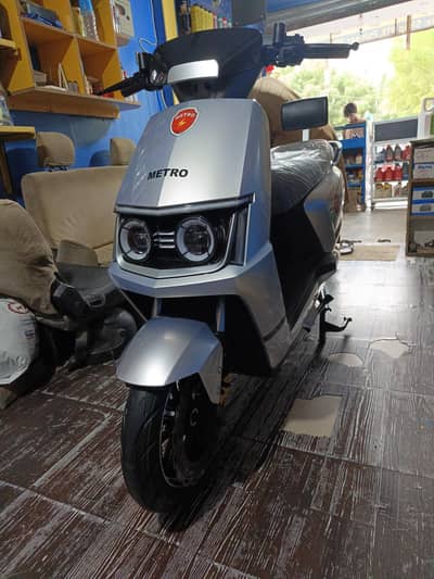 Metro M6 lithium (urgent sell only serious buyers can contact)