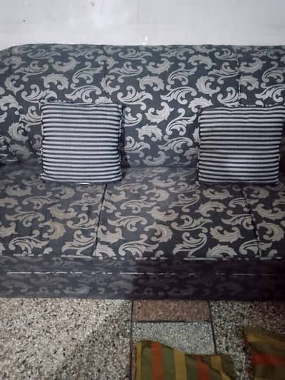 sofa 5 seater or 2 tables sath sofa cover