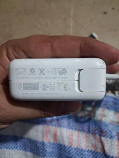 apple mega safe2  45 whatt power adapter
