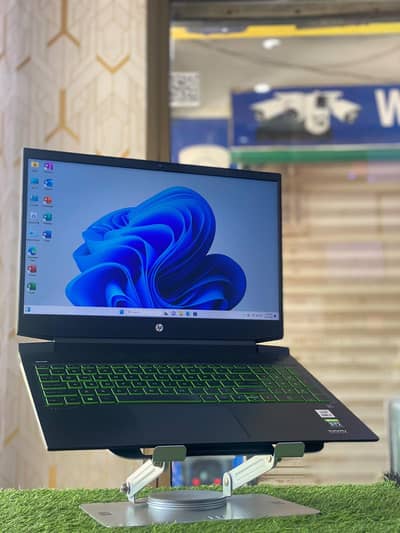 HP pavilion gaming 16 laptop i7/10th 16/512 GB SSD Rtx 2060 6gb