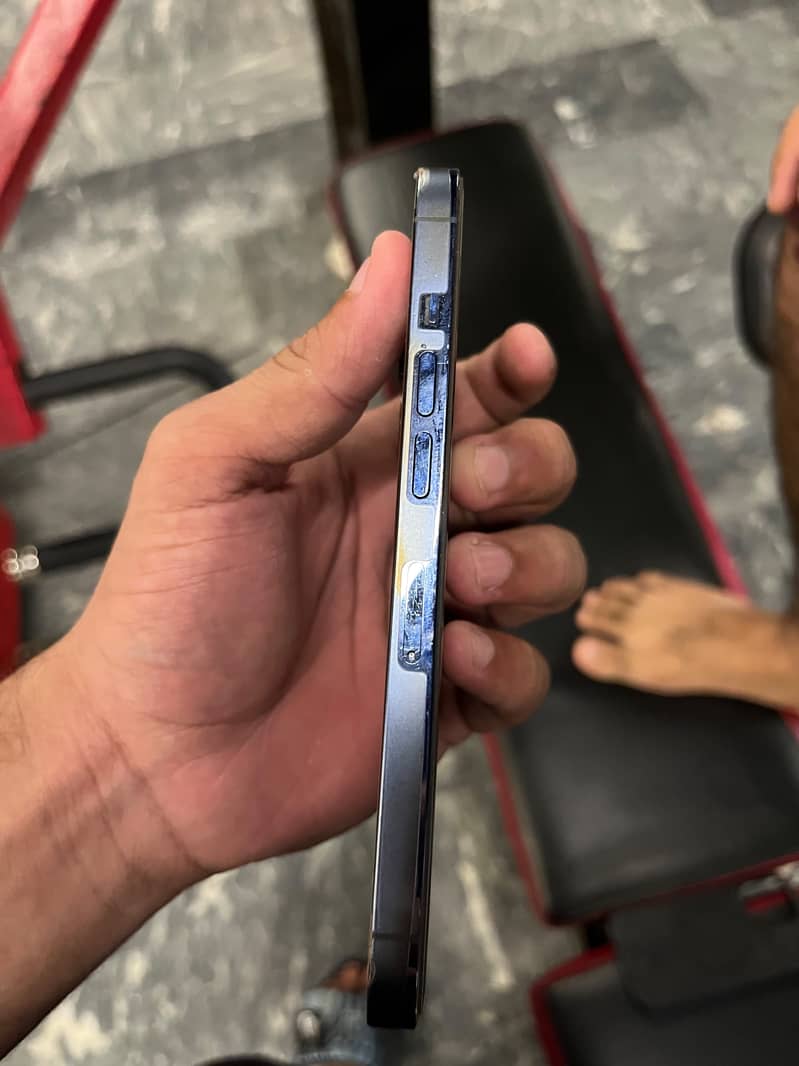 Apple iPhone 13 Pro 4