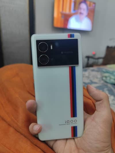 Vivo iQOO 9 Pro with charger 10 by 10  no line no shade