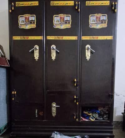 Good Condition Steel Almari