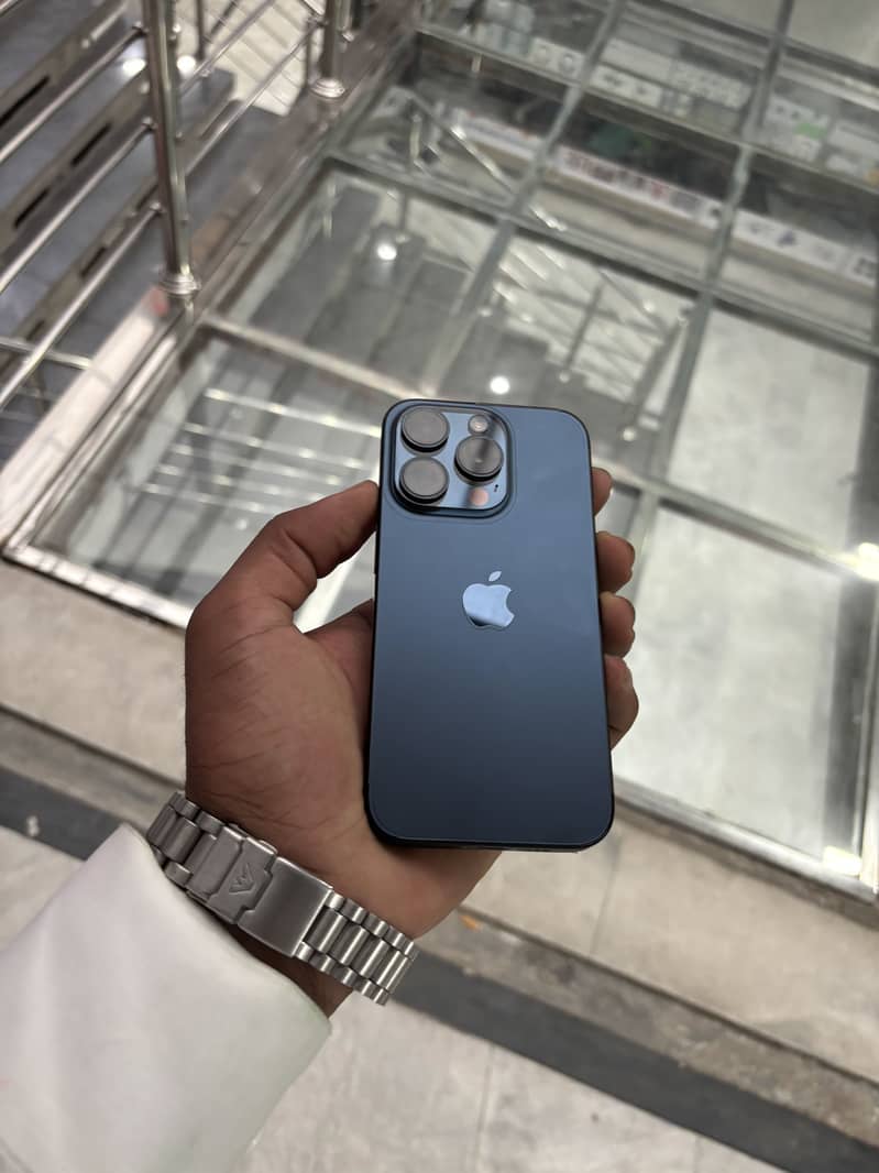 Apple iPhone 15 Pro 0