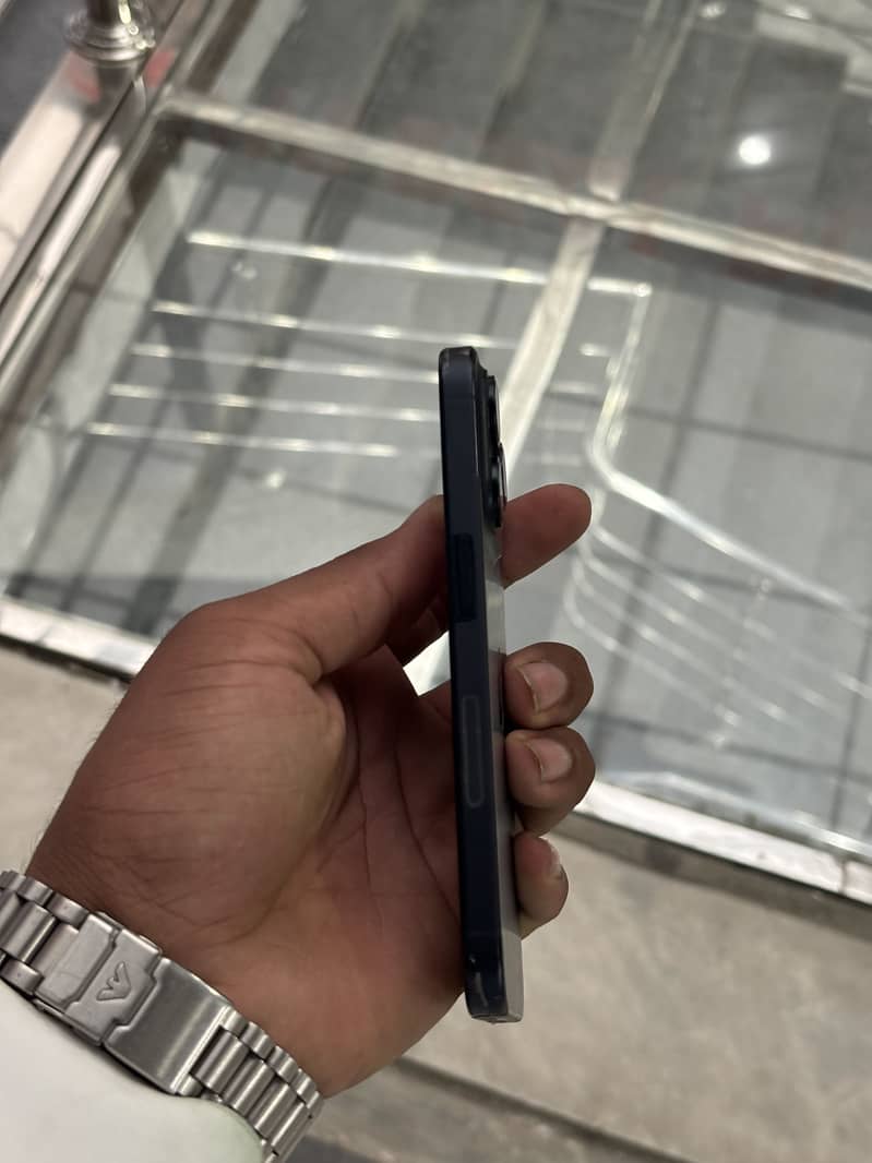Apple iPhone 15 Pro 3