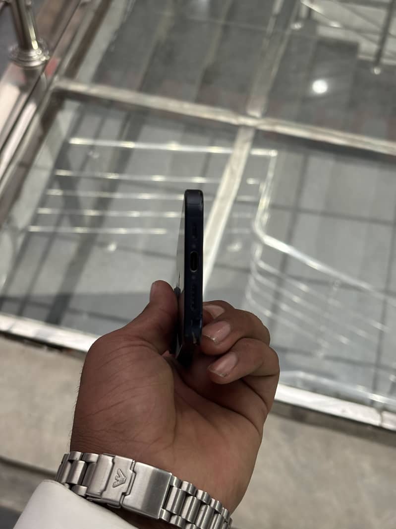 Apple iPhone 15 Pro 4