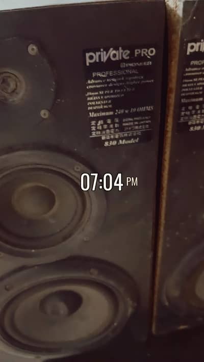 Pioneer speaKers