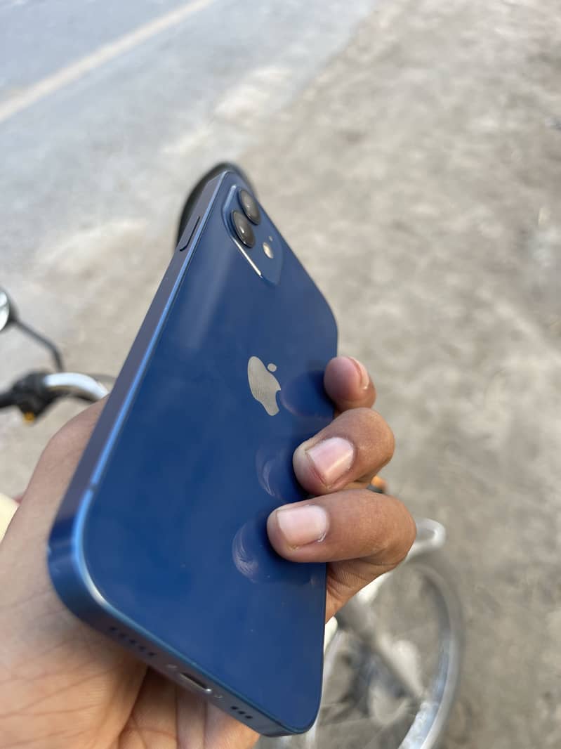 iPhone 12 3