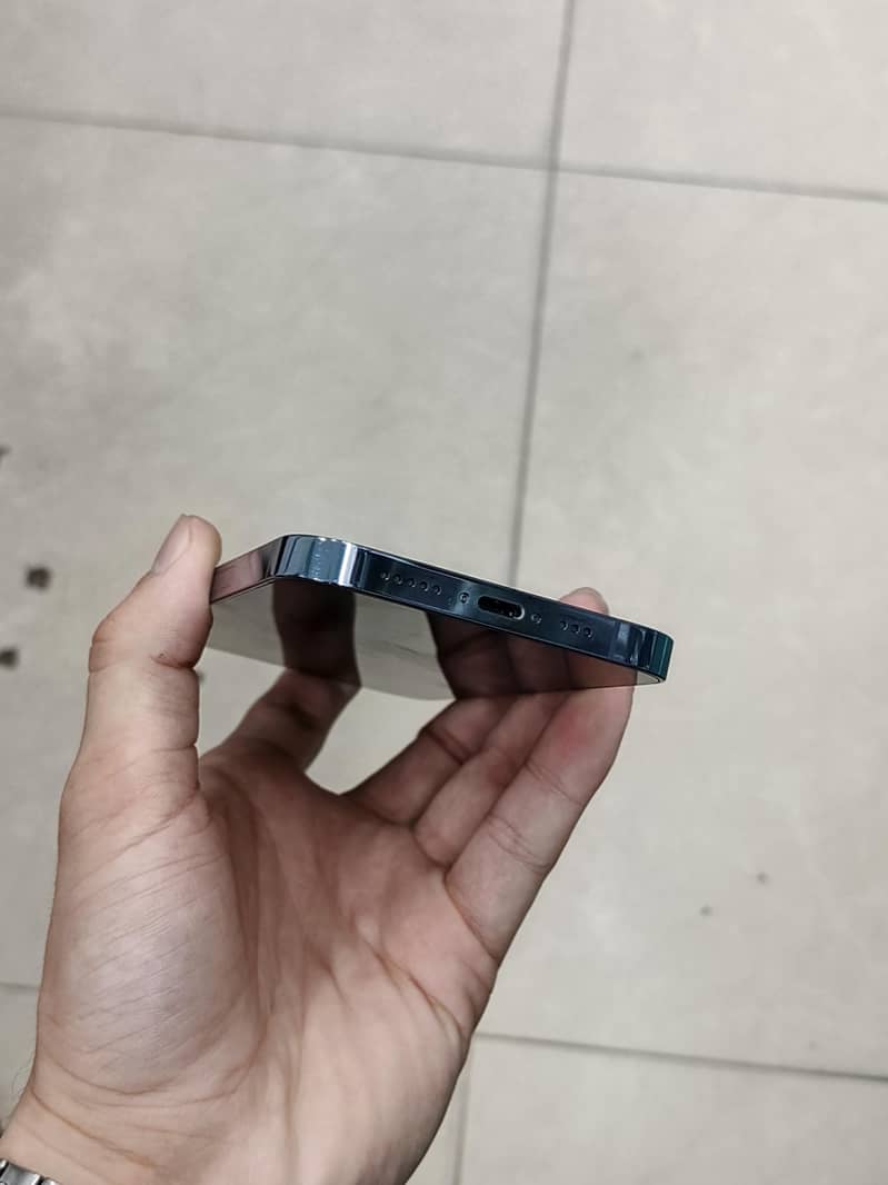 Apple iPhone 13 Pro 1