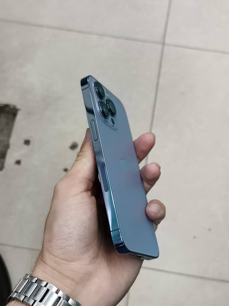 Apple iPhone 13 Pro 2