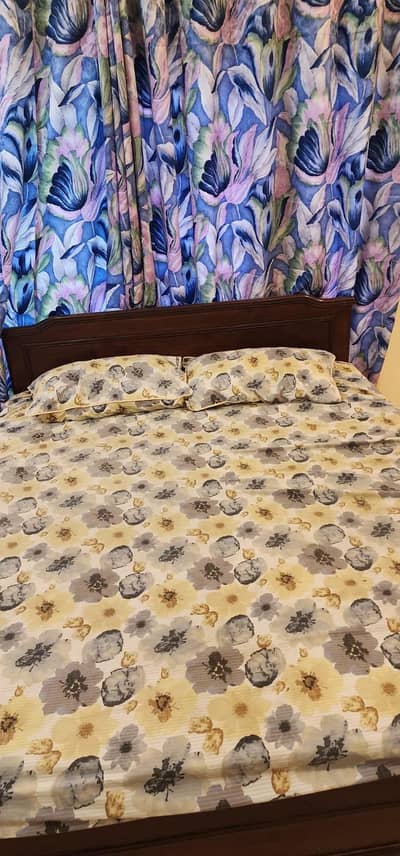 Pure Wood solid bed 8/10 condition with spring mattress diamond