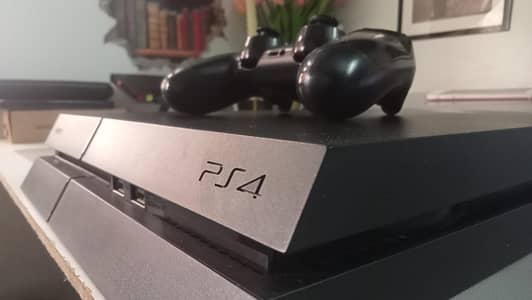 PS4 blue light pulsing sell with controller