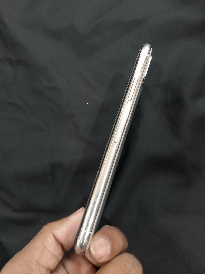 Apple iPhone X 3