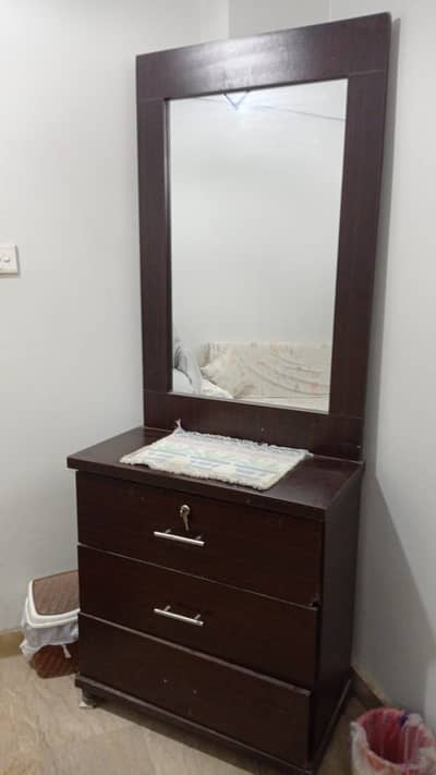 Dressing Table  / Dressers & Drawers