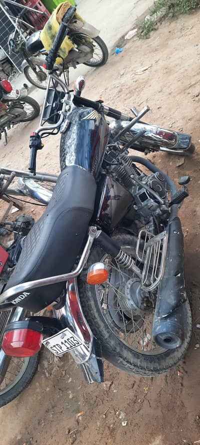 I am selling my honda 125 model 2015 urgently sale karni ha