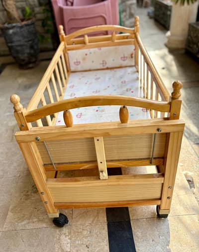 baby cot slightly used