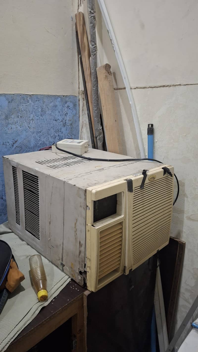 window AC 1