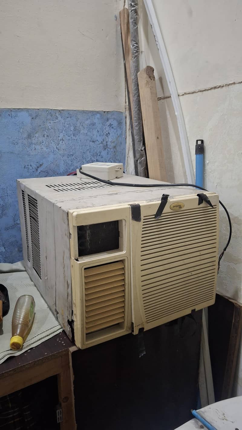 window AC 2
