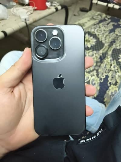 Apple iPhone 15 Pro j