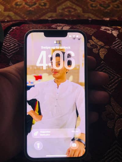 Apple iPhone 13