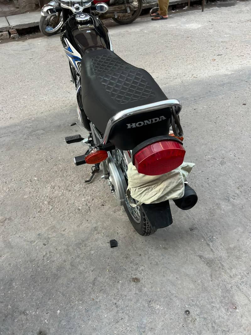 100,/ 4