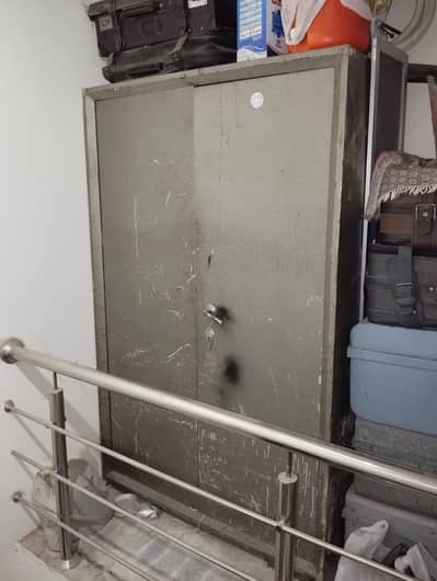 Metal Shelf Almari
