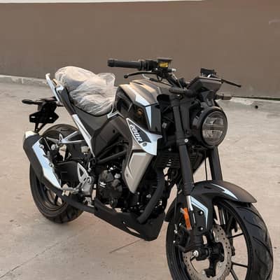Super Star 200R | Only 900 KM Driven | Like New