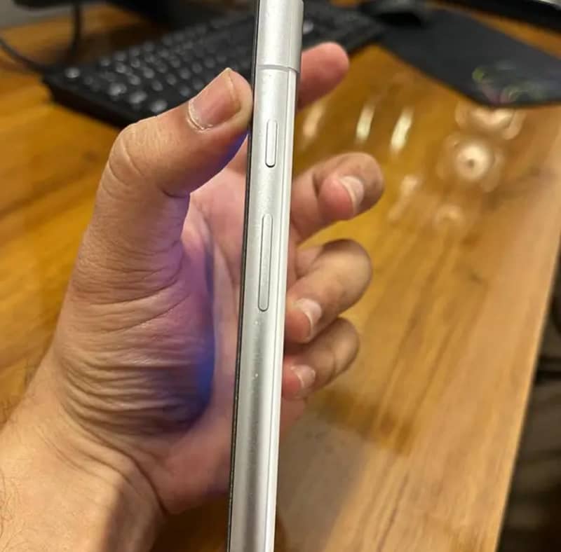 Google Pixel 7a 5