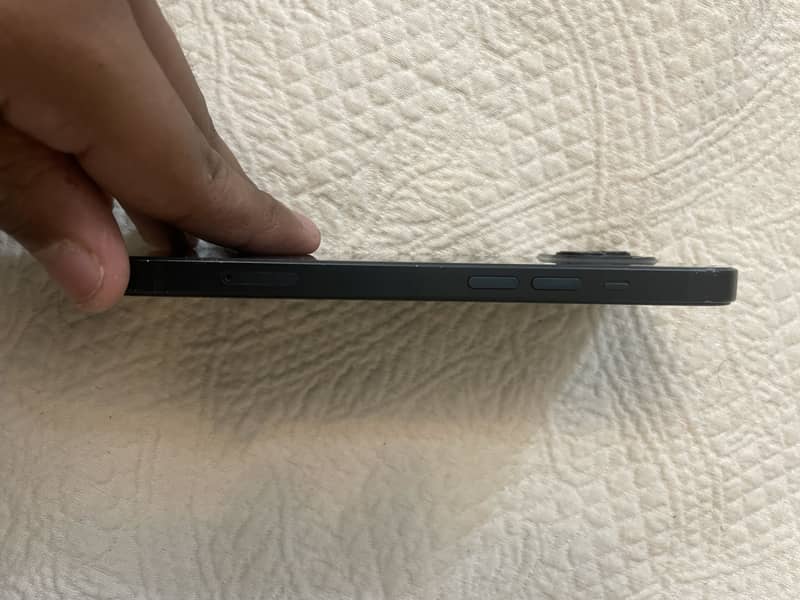 Apple iPhone 13 5