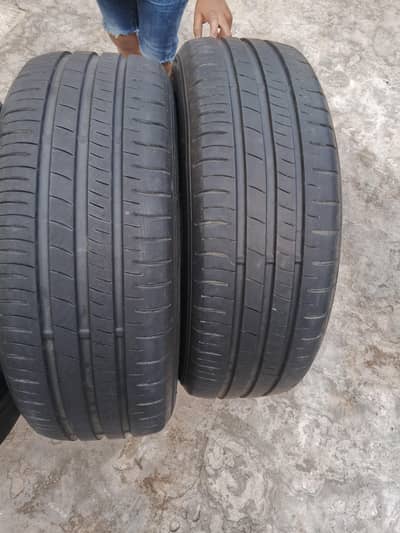 Dunloop k Tyre bilkul New Kaisy hen  Hen. Sirf 12000 km chly hen.