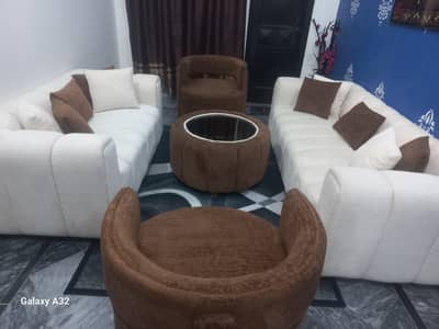sofa set with molty form seats 10/10 condition for sale