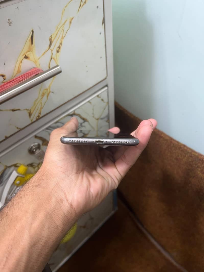 Apple iPhone 8 Plus 1