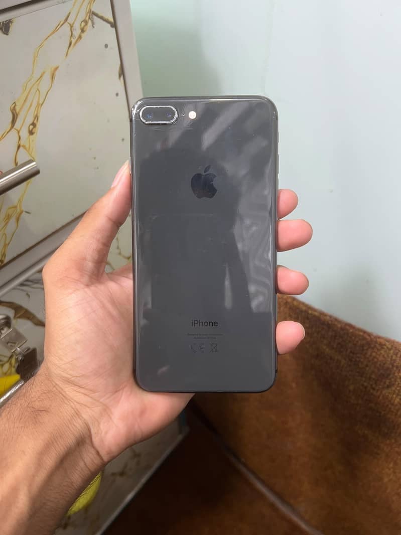 Apple iPhone 8 Plus 3
