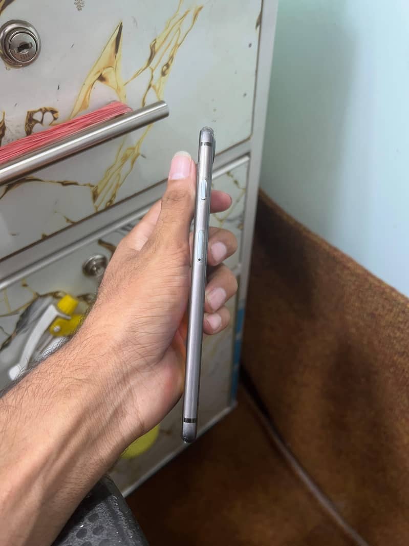 Apple iPhone 8 Plus 4