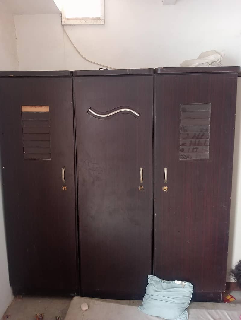 wardrobe 0