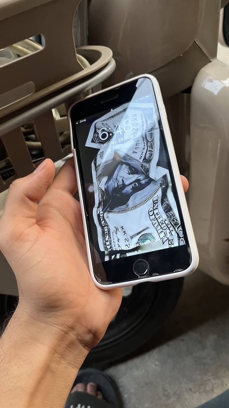 Apple iPhone 7 Plus 3