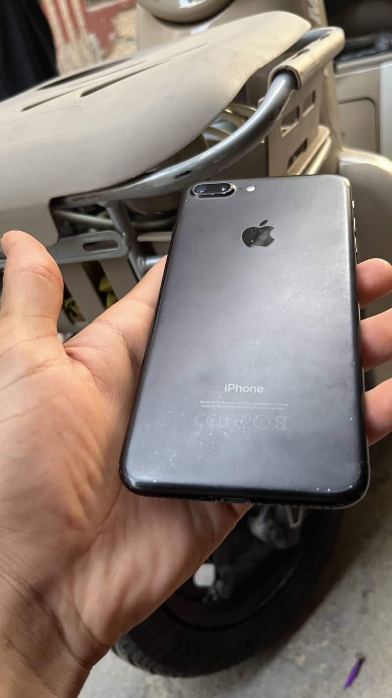 Apple iPhone 7 Plus 9