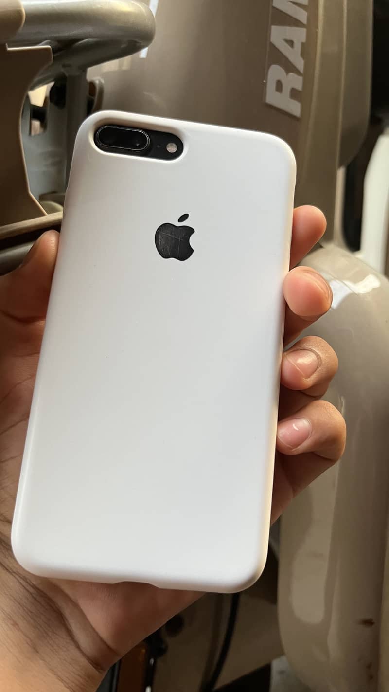 Apple iPhone 7 Plus 11