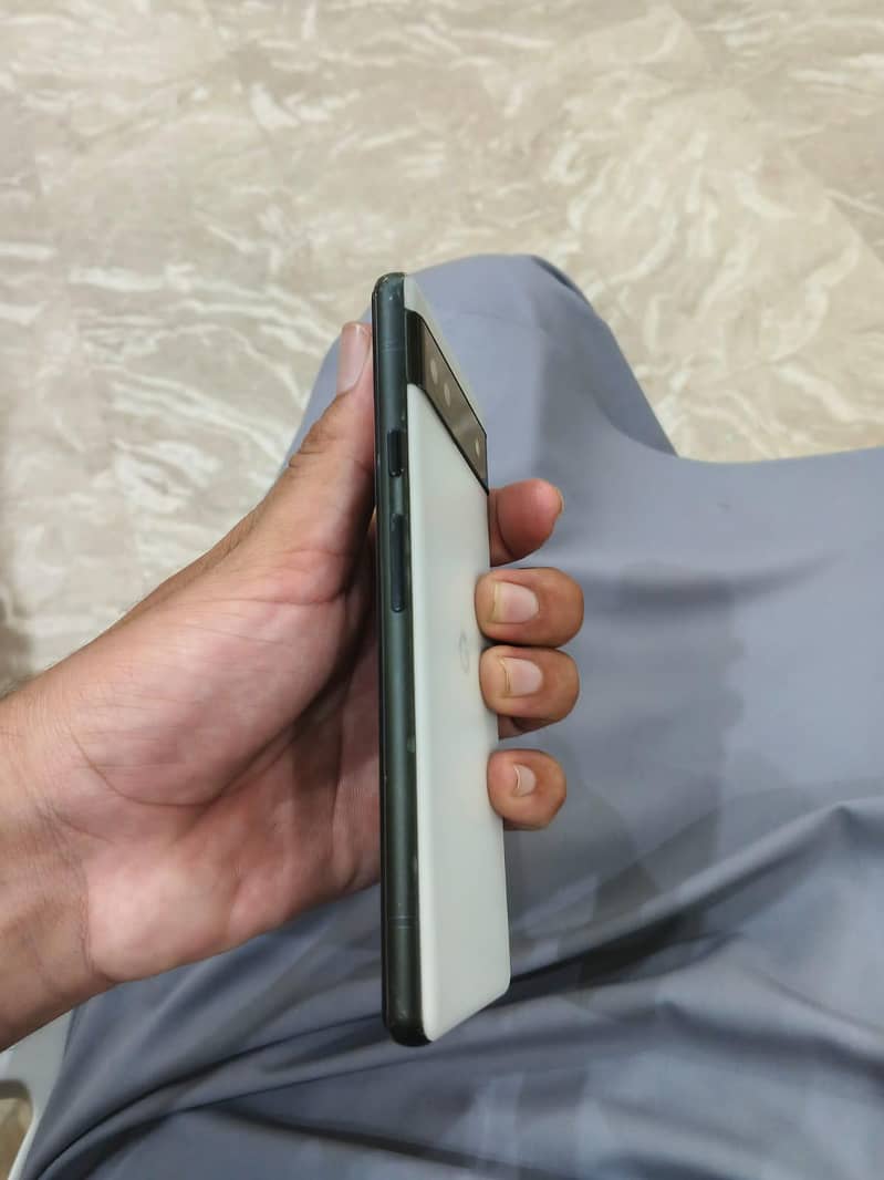 Google Pixel 6a 5