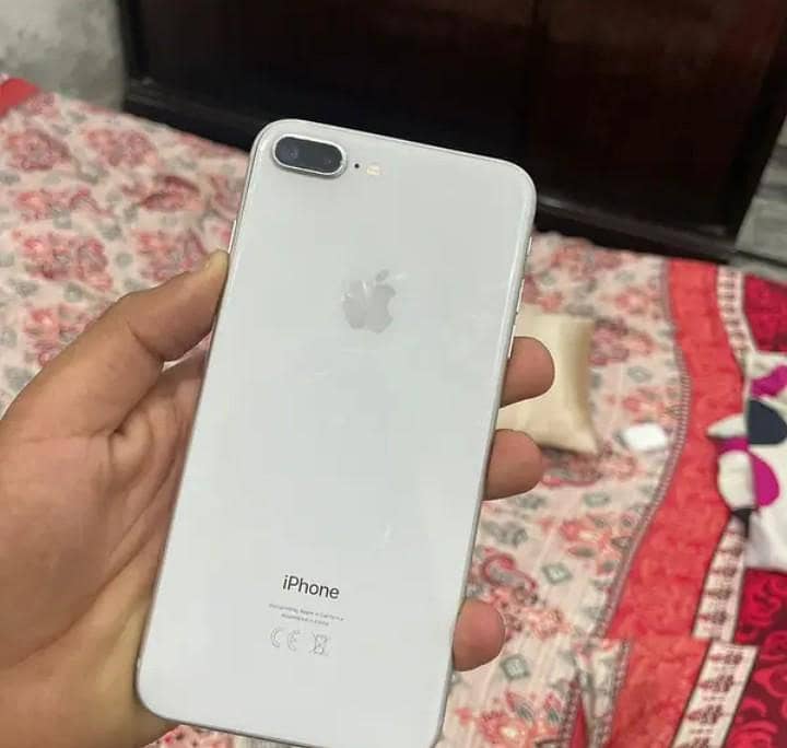 Apple iPhone 8 Plus 1