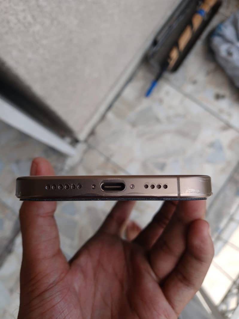 Iphone 16 Pro Max 4