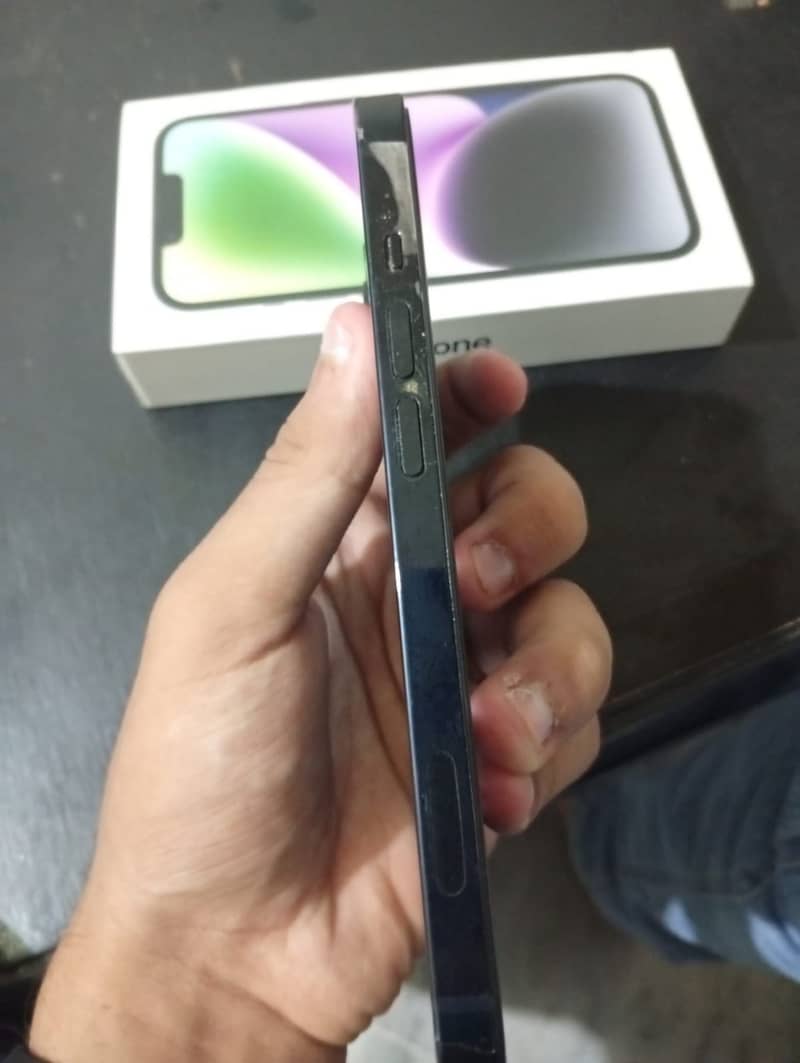 Apple iPhone 14 4