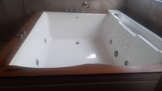 jacoozi/bathtub