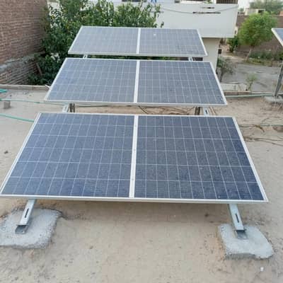 380 واٹ کے چھ پینل برائے فروخت ہیں
