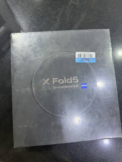Vivo Xfold5 white color