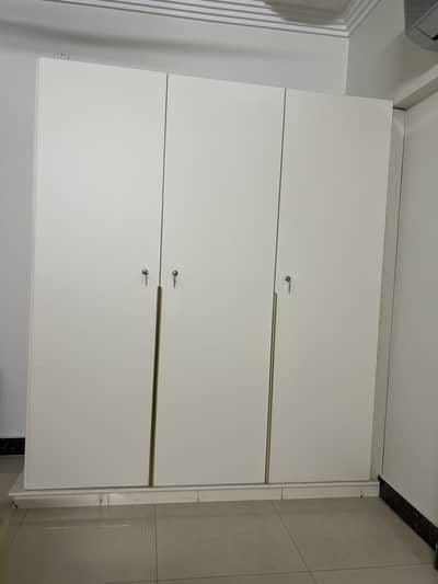 3 Door Modern Wardrobe – White Matte Finish – Excellent Condition