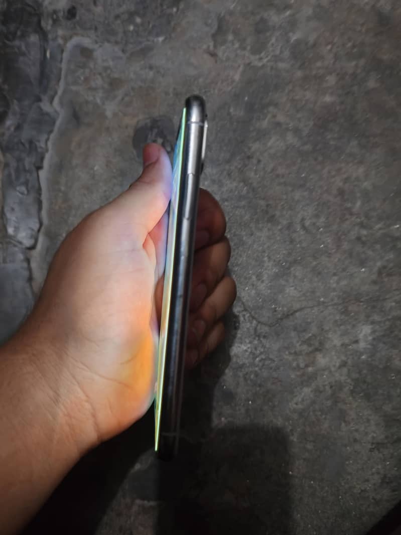 Apple iPhone X 3