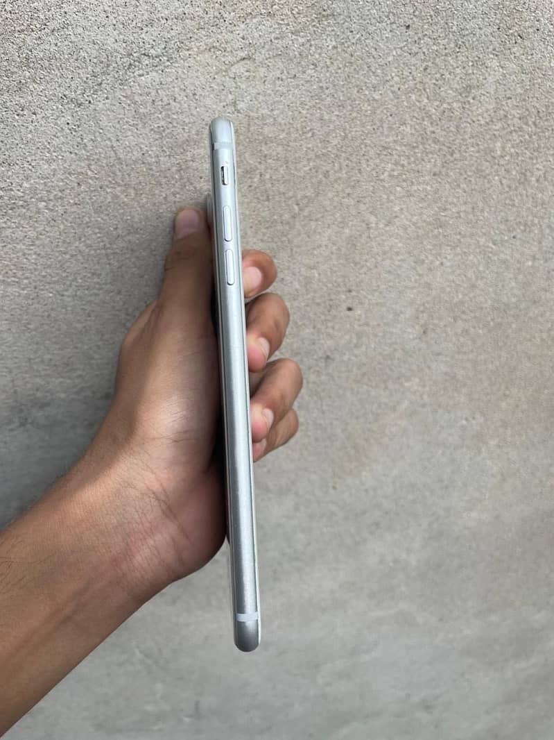 Apple iPhone 8 Plus 3