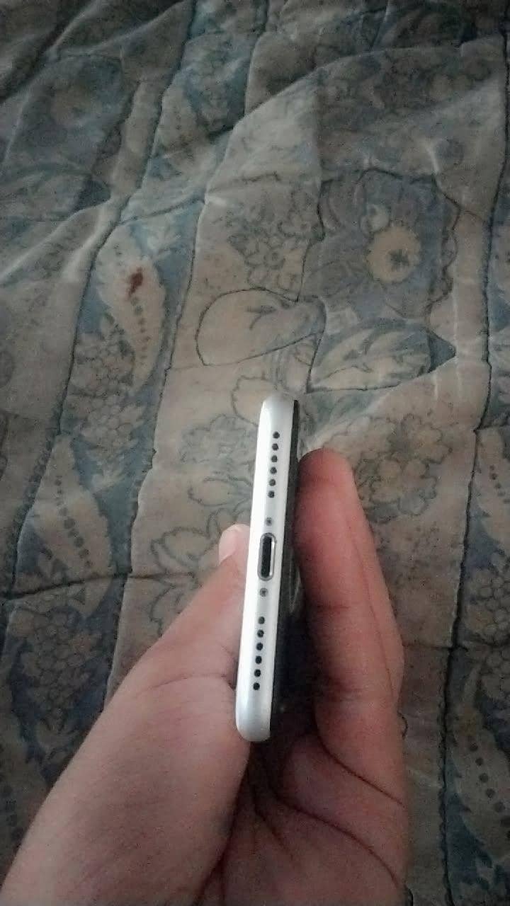 Apple iPhone SE exchange with iphone 1