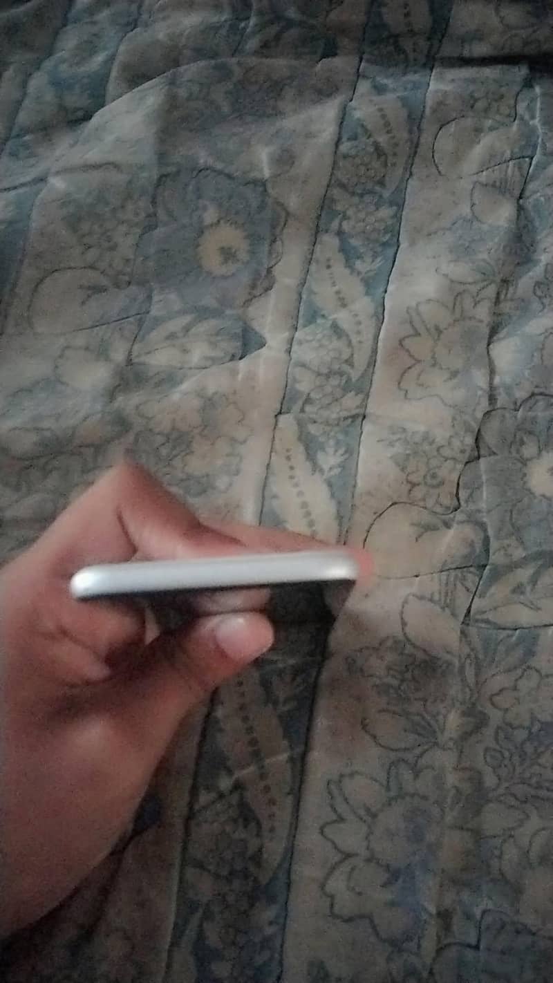 Apple iPhone SE exchange with iphone 3